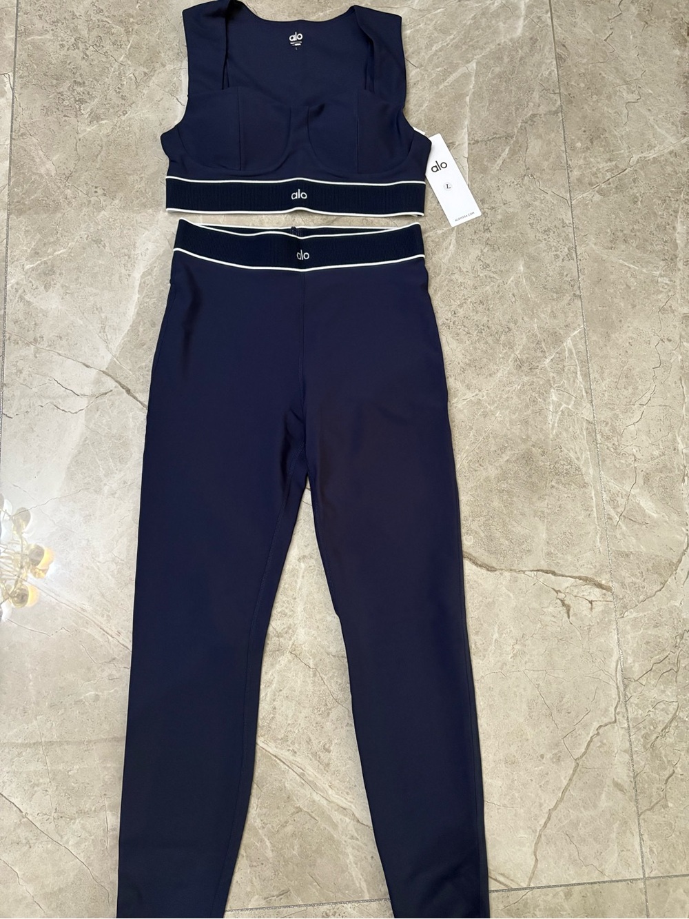 ALO Yoga Navy Workout Two-Piece Set with White Trim - Picture 4 of 5